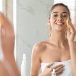شستشوی صورت / راهنمای کامل قانون 60 ثانیه؛ یک دقیقه‌ای که پوست شما را درخشان می‌کند