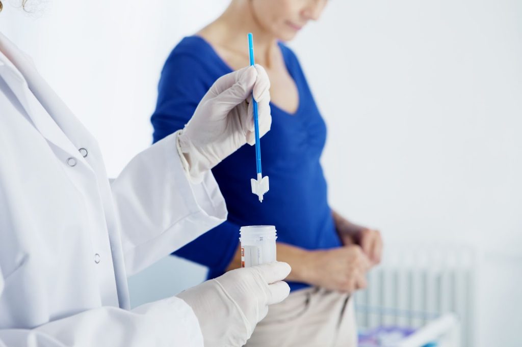 درمالیدی - تشخیص HIV با پاپ اسمیر: شایعه یا واقعیت؟ تشخیص HIV با پاپ اسمیر: شایعه یا واقعیت؟