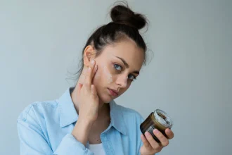 13 دلیل خشکی پوست بعد از مرطوب کننده + راه حل