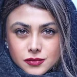 حضور جنجالی آزاده صمدی در یک گالری، طرفدارانش را به دو دسته تقسیم کرد!