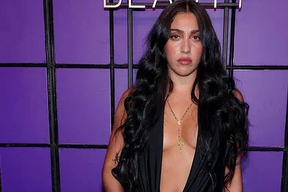 تحقیر بزرگ دختر مدونا: پس از ناکامی در بازی در نقش مادرش، با بدنی نیمه‌عریان ظاهر شد!