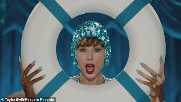 تیلور سوئیفت با موی تیره و برهنگی با لباس طنابی همه را شوکه کرد