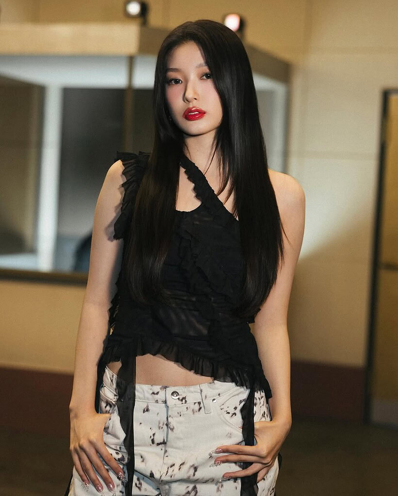 درمالیدی - انفجار بمب در هایب؛ لباس سکسی و بدننمای «یونچه» ۱۷ ساله، طوفان به پا کرد! انفجار بمب در هایب؛ لباس سکسی و بدننمای «یونچه» ۱۷ ساله، طوفان به پا کرد!