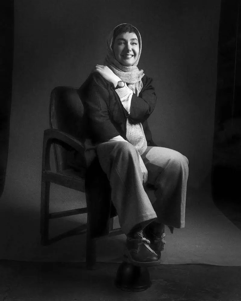 درمالیدی - هانیه توسلی در 46 سالگی با استایل مرموز و نگاه خیره، دل از مخاطبان ربود! هانیه توسلی در 46 سالگی با استایل مرموز و نگاه خیره، دل از مخاطبان ربود!