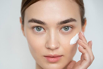 نکات مهم ضد آفتاب برای پوست خشک: محافظت و رطوبت در تابستان