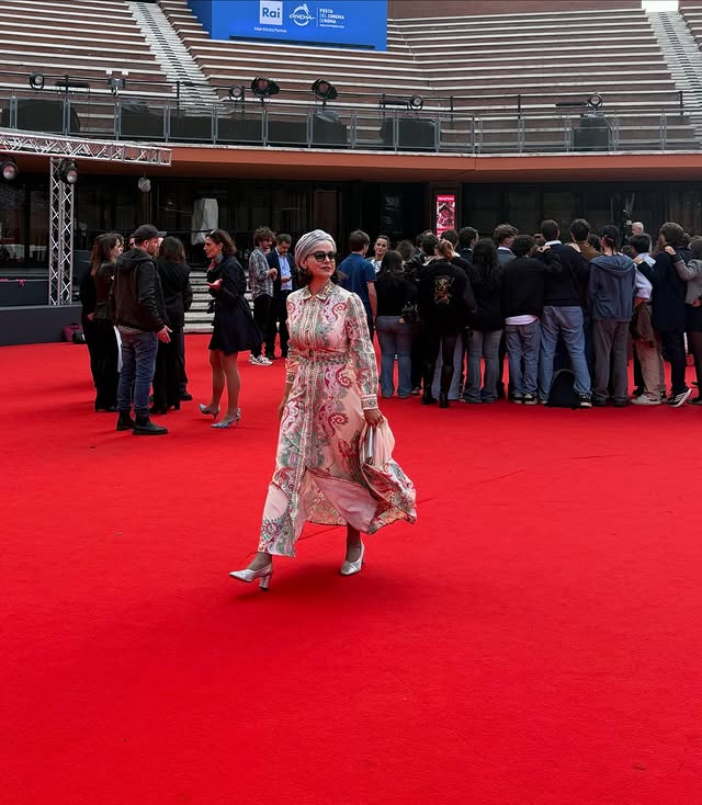 درمالیدی - استایل سکسی و خیرهکننده غزل شاکری، فرش قرمز ایتالیا را تسخیر کرد! استایل سکسی و خیرهکننده غزل شاکری، فرش قرمز ایتالیا را تسخیر کرد!