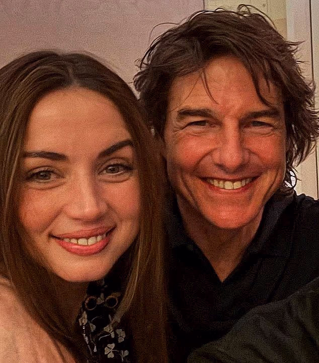 درمالیدی - شوک جدایی سکسیترین ستاره کوبایی هالیوود: آنا دِ آرماس، پس از ۹ ماه رابطه «ناراحتکننده» با تام کروز، با تاپ برهنه به باشگاه رفت! شوک جدایی سکسیترین ستاره کوبایی هالیوود: آنا دِ آرماس، پس از ۹ ماه رابطه «ناراحتکننده» با تام کروز، با تاپ برهنه به باشگاه رفت!