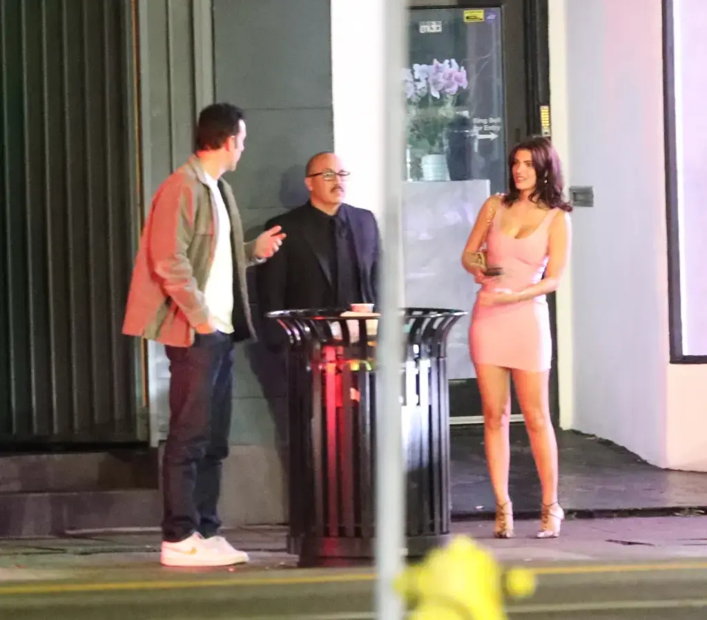 درمالیدی - ساشا بارون کوهن 54 ساله، شبانه با بدل 26 ساله کایلی جنر شکار شد! ساشا بارون کوهن 54 ساله، شبانه با بدل 26 ساله کایلی جنر شکار شد!