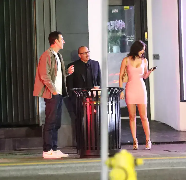 درمالیدی - ساشا بارون کوهن 54 ساله، شبانه با بدل 26 ساله کایلی جنر شکار شد! ساشا بارون کوهن 54 ساله، شبانه با بدل 26 ساله کایلی جنر شکار شد!