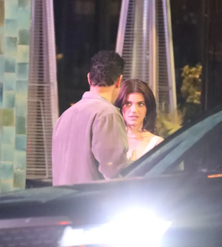 درمالیدی - ساشا بارون کوهن 54 ساله، شبانه با بدل 26 ساله کایلی جنر شکار شد! ساشا بارون کوهن 54 ساله، شبانه با بدل 26 ساله کایلی جنر شکار شد!