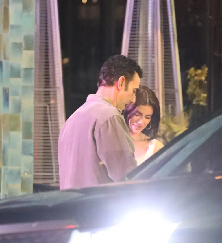 درمالیدی - ساشا بارون کوهن 54 ساله، شبانه با بدل 26 ساله کایلی جنر شکار شد! ساشا بارون کوهن 54 ساله، شبانه با بدل 26 ساله کایلی جنر شکار شد!