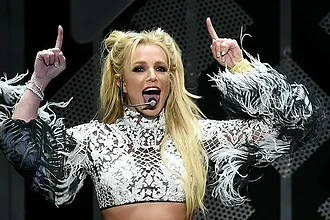 بریتنی اسپیرز با لباس خواب سکسی، کبودی روی بازو و پیامی رمزآلود به اینستاگرام برگشت!