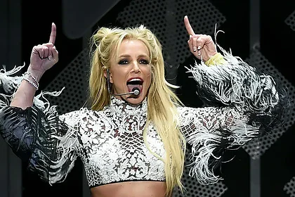 بریتنی اسپیرز با لباس خواب سکسی، کبودی روی بازو و پیامی رمزآلود به اینستاگرام برگشت!