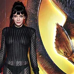 لیلی آلن با لباس کاملاً بدن‌نما روی فرش قرمز درخشید؛ شب داغِ پس از قرار عاشقانه‌ جنجالی‌اش با نویسنده خوش‌چهره!