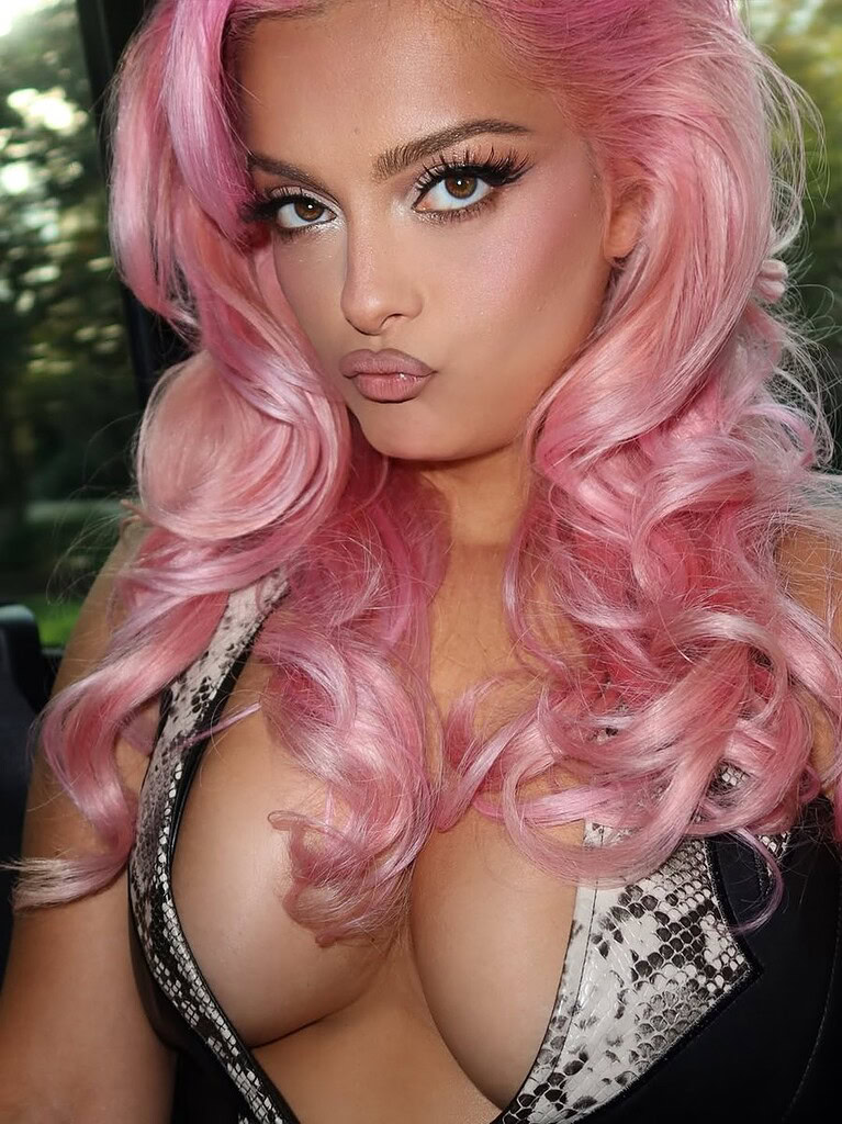 طوفان بی بی رکسا با استایل چرم و یقه باز! تصاویری که اینستاگرام را به آتش کشید