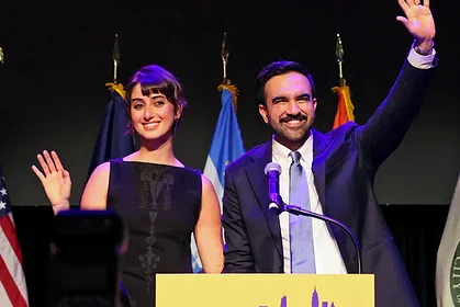 لباس راما دوجی «بانوی اول» نیویورک: پیام سیاسی پنهان در تاپ فلسطینی همسر زهران ممدانی!