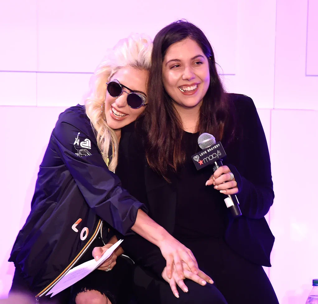 درمالیدی - خواهر سکسی و ناشناخته لیدی گاگا در هفته مد لاسوگاس ترکاند؛ ناتالی جرمانوتا مرموز کیست؟ خواهر سکسی و ناشناخته لیدی گاگا در هفته مد لاسوگاس ترکاند؛ ناتالی جرمانوتا مرموز کیست؟