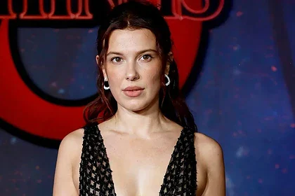 میلی بابی براون باز هم با لباس نیمه‌برهنه‌اش، هالیوود را زیر و رو کرد!