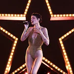 نبرد هولناک «هالزی» با سرطان خون و لوپوس / سلفی بدون آرایش روی تخت بیمارستان غوغا کرد!