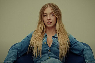 جنگ هالیوود علیه سیدنی سوئینی؛ آیا این «سکس سمبل» جنجالی با سقوط می‌کند یا ملکه بعدی هالیوود است؟