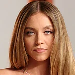 سیدنی سوئینی / راز جذابیت زنانه: چرا علم ثابت کرده که موی صاف و براق زن را جوان‌تر و جذاب‌تر می‌کند؟