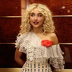 سابرینا کارپنتر با سکسی‌ترین تور خود همه را شوکه کرد؛ از پوزیشن‌های جنجالی سکس تا کاور آلبوم بحث‌برانگیز