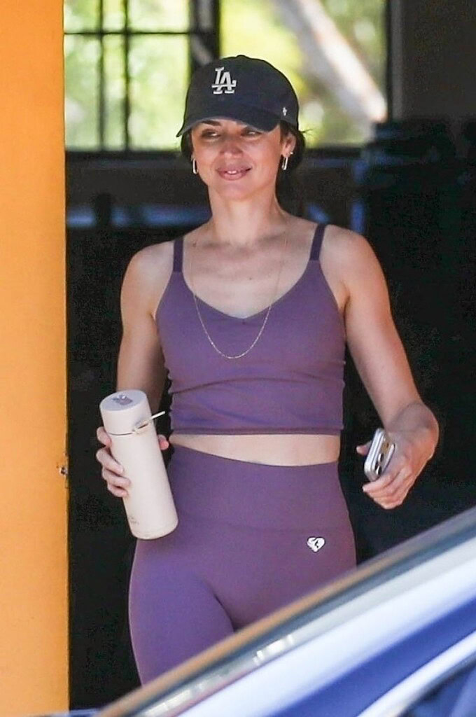 آنا د آرماس با لباس چسبان و اندامی خیره‌کننده در باشگاه؛ ستاره‌ای که انگار تازه متولد شده! / دلیل واقعی جدایی را لو داد!