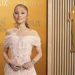 بازگشت شگفت‌انگیز آریانا گرانده با رنگ شکلاتی مست‌کننده؛ پرده‌برداری از هویت جدید، پس از جنجال‌های سکسی و طلاق پرحاشیه!