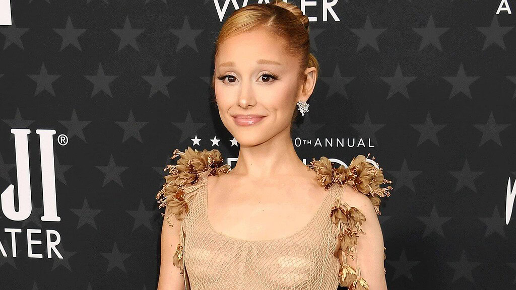 درمالیدی - بازگشت شگفتانگیز آریانا گرانده با رنگ شکلاتی مستکننده؛ پردهبرداری از هویت جدید، پس از جنجالهای سکسی و طلاق پرحاشیه! بازگشت شگفتانگیز آریانا گرانده با رنگ شکلاتی مستکننده؛ پردهبرداری از هویت جدید، پس از جنجالهای سکسی و طلاق پرحاشیه!