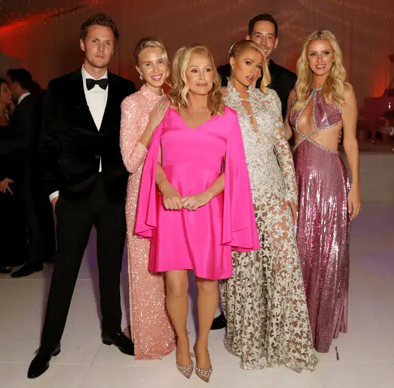 درمالیدی - پاریس هیلتون ادعا کرد «هیچکس در زندگی چیزی به من نداده»! | توهم «خودساخته بودن» وارث هتلهای هیلتون خشم کاربران را برانگیخت پاریس هیلتون ادعا کرد «هیچکس در زندگی چیزی به من نداده»! | توهم «خودساخته بودن» وارث هتلهای هیلتون خشم کاربران را برانگیخت