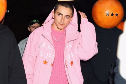 طوفان صورتی در نیویورک: تیموتی شالامی با کفش‌های «زنانه» دیور و رفتار عجیبش همه را شوکه کرد!