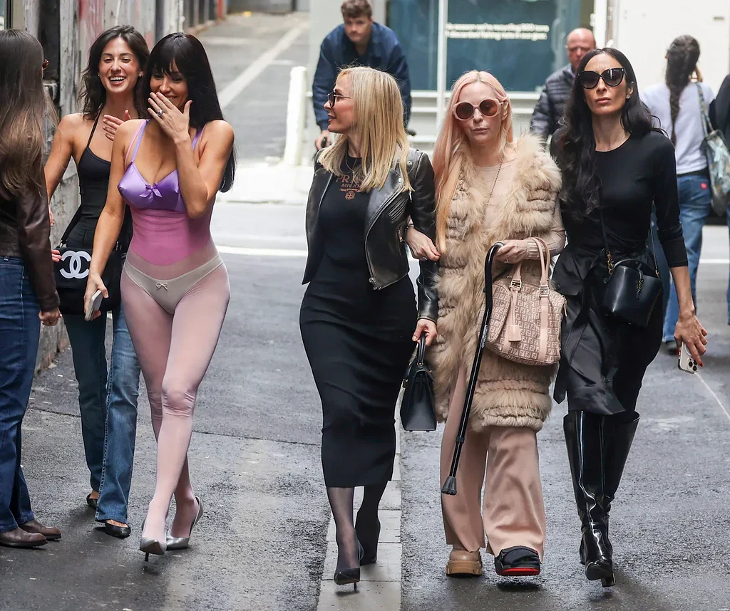 درمالیدی - آزادی بدون مرز بیانکا سنسوری در ملبورن؛ آیا برهنگی و پوشیدن شورت روی لباس، انتخاب خودش بود؟ آزادی بدون مرز بیانکا سنسوری در ملبورن؛ آیا برهنگی و پوشیدن شورت روی لباس، انتخاب خودش بود؟