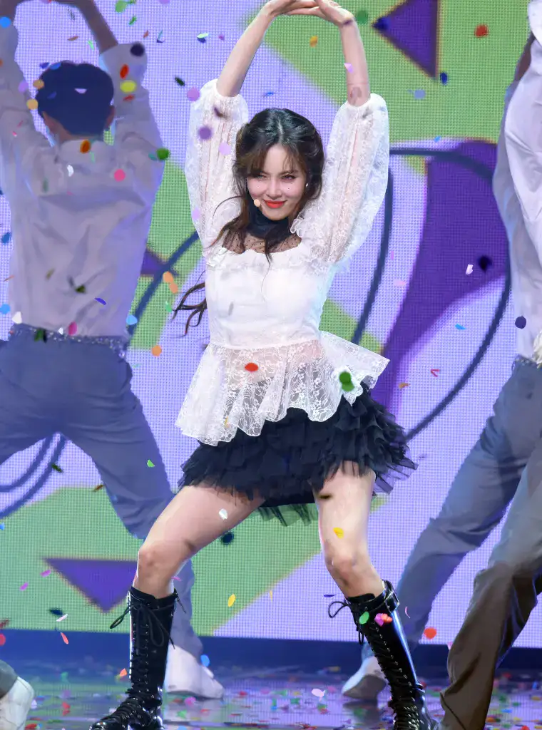 درمالیدی - سقوط هولناک هیونا ملکه کیپاپ روی استیج؛ افشاگری تکاندهنده هیونا از رژیم مرگبار و بیماری پنهان سقوط هولناک هیونا ملکه کیپاپ روی استیج؛ افشاگری تکاندهنده هیونا از رژیم مرگبار و بیماری پنهان