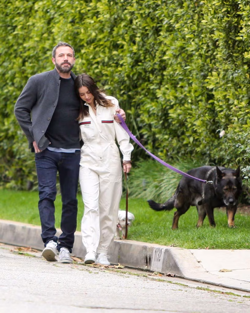 درمالیدی - بن افلک در سایه جدایی و تجرد دوباره آنا د آرماس، به فکر فرصت دوباره؟ آیا «وحشتناکترین» عشق دوباره متولد میشود؟ بن افلک در سایه جدایی و تجرد دوباره آنا د آرماس، به فکر فرصت دوباره؟ آیا «وحشتناکترین» عشق دوباره متولد میشود؟