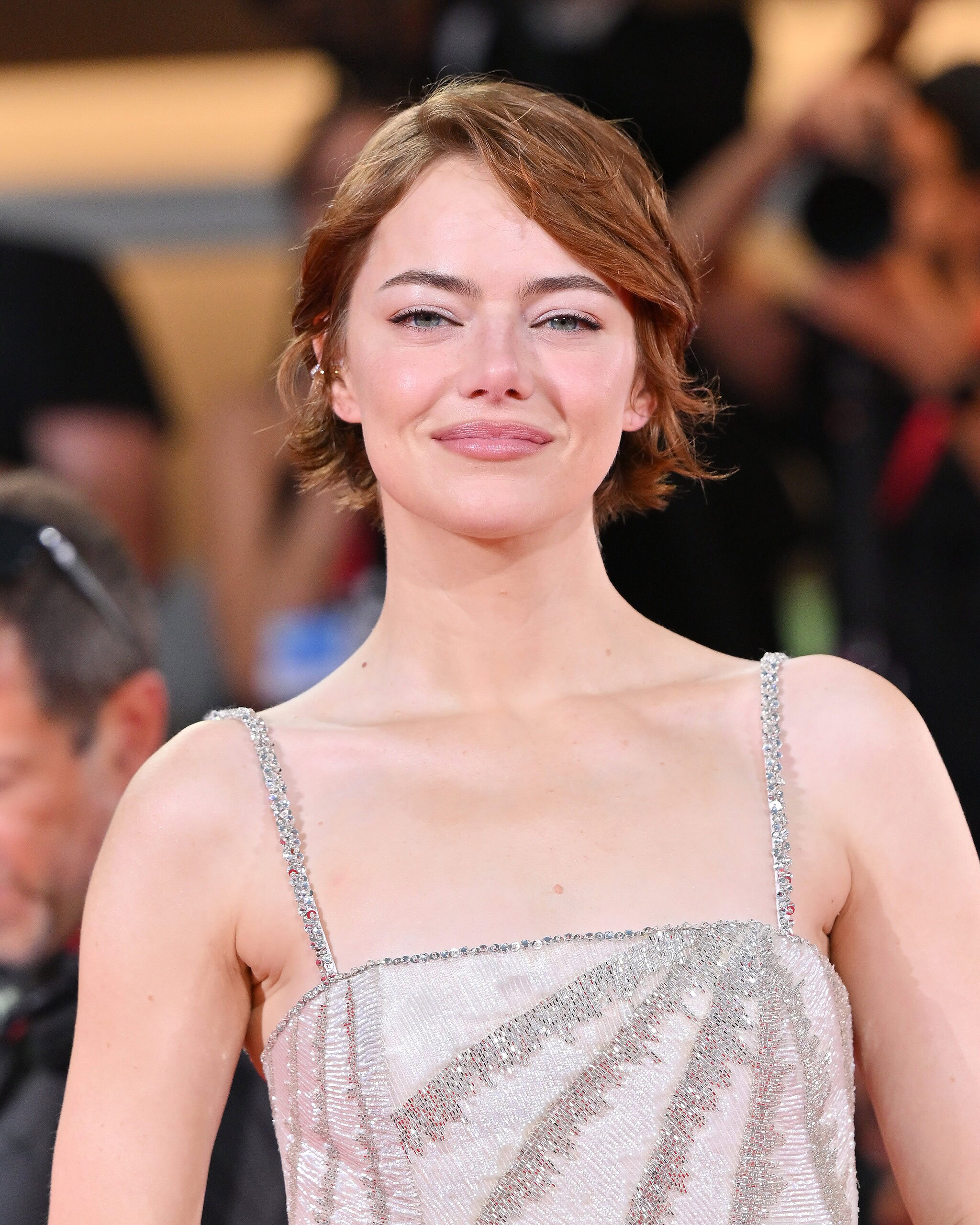 اما استون / راز جذابیت مدل موی بیکسی؛ راهنمای کامل ترند موی 2025 که همه را دیوانه کرده است