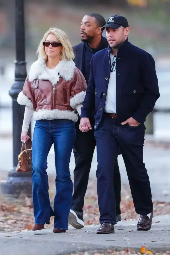 سیدنی سوئینی با بیکینی سفید سکسی در آغوش اسکوتر براون؛ رابطه‌ای پرحاشیه که هالیوود را لرزاند