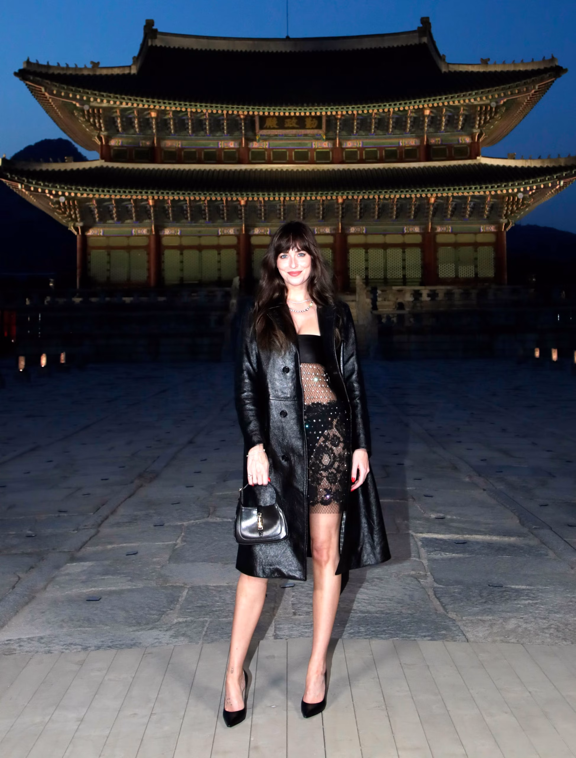 10 لباس تحریک‌آمیز که داکوتا جانسون با آن‌ها مرزهای حیا را جابه‌جا کردند!