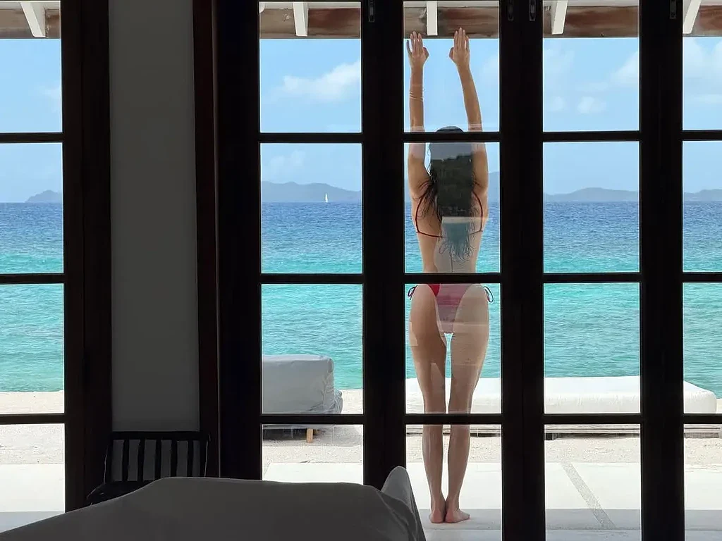 درمالیدی - برهنگی کامل کندال جنر در جشن 30 سالگی! تولدی که دنیا را شوکه کرد و اینترنت را ترکاند برهنگی کامل کندال جنر در جشن 30 سالگی! تولدی که دنیا را شوکه کرد و اینترنت را ترکاند