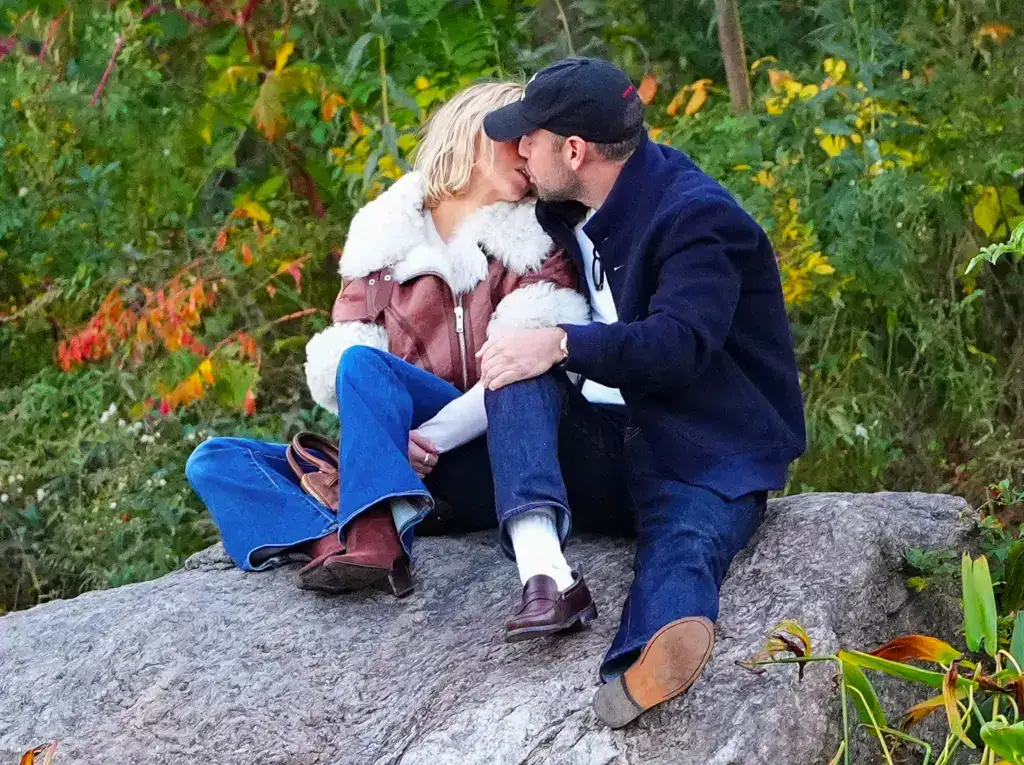 سیدنی سوئینی با بیکینی سفید سکسی در آغوش اسکوتر براون؛ رابطه‌ای پرحاشیه که هالیوود را لرزاند