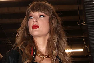 معمای بزرگ تیلور سوئیفت: آیا او باردار است یا رابطه‌اش با «کلس» به بن‌بست رسیده؟