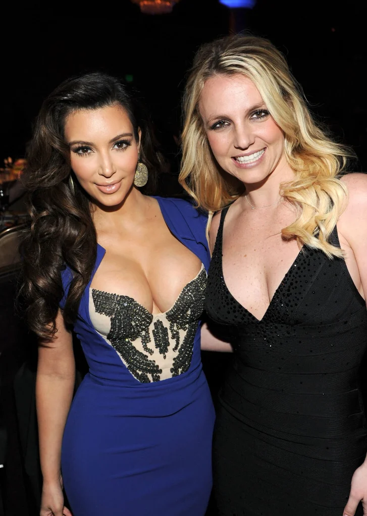 عکس لورفته از پارتی شبانه کیم کارداشیان و بریتنی اسپیرز در تخت خواب!