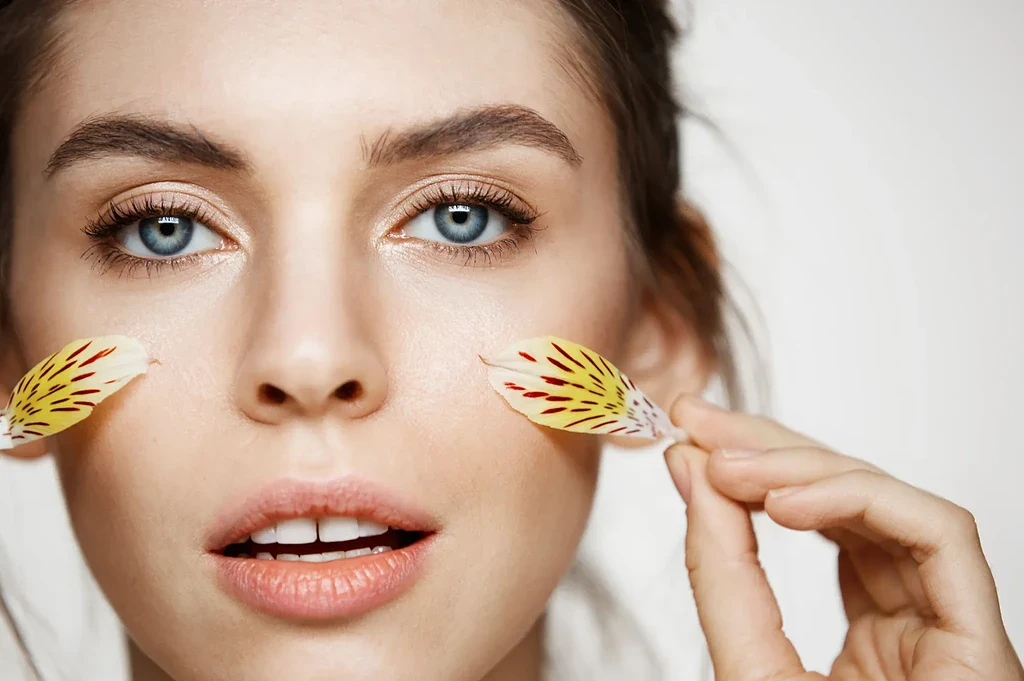 درمالیدی - بهترین کرم دور چشم 1404: راهنمای کامل بررسی تخصصی بهترین کرم دور چشم 1404: راهنمای کامل بررسی تخصصی