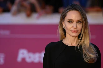 شجاعت عریان یک ستاره؛ آنجلینا جولی برای اولین بار زخم‌های سینه‌اش را نشان داد