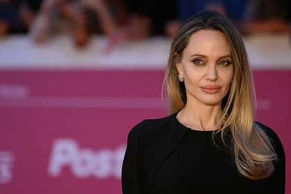 شجاعت عریان یک ستاره؛ آنجلینا جولی برای اولین بار زخم‌های سینه‌اش را نشان داد