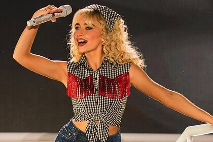 جنگ سابرینا کارپنتر؛ ستاره سکسی سابق دیزنی با نسلِ قضاوت‌گر: «تقصیر من نیست که در 12 سالگی استخدام شدم!»