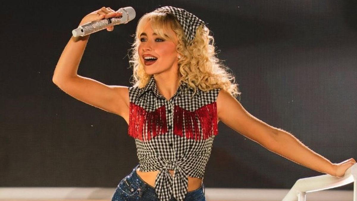 درمالیدی - جنگ سابرینا کارپنتر؛ ستاره سکسی سابق دیزنی با نسلِ قضاوتگر: «تقصیر من نیست که در 12 سالگی استخدام شدم!» جنگ سابرینا کارپنتر؛ ستاره سکسی سابق دیزنی با نسلِ قضاوتگر: «تقصیر من نیست که در 12 سالگی استخدام شدم!»