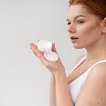 بهترین کرم ضد جوش برای پوست خشک؛ راه‌حل نهایی برای لطافت و شفافیت