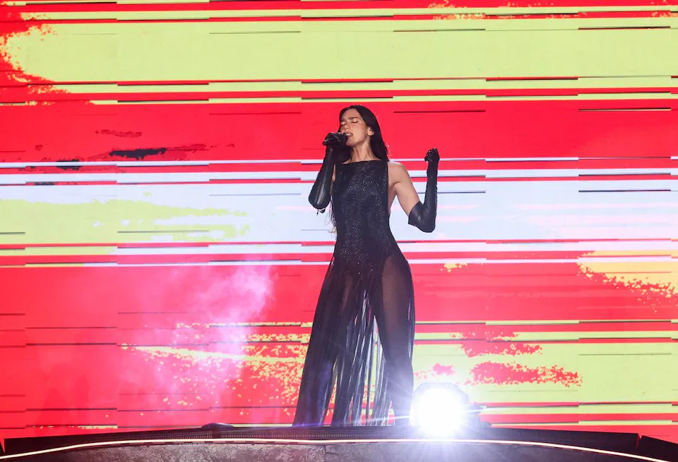 درمالیدی - واکنش احساسی شکیرا به اجرای سکسی و خیرهکننده دوا لیپا واکنش احساسی شکیرا به اجرای سکسی و خیرهکننده دوا لیپا