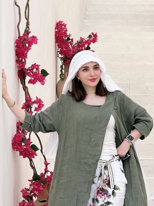 درمالیدی - ژست مرموز دکتر بهنوش طباطبایی با شتر در کویر جنوب! ژست مرموز دکتر بهنوش طباطبایی با شتر در کویر جنوب!