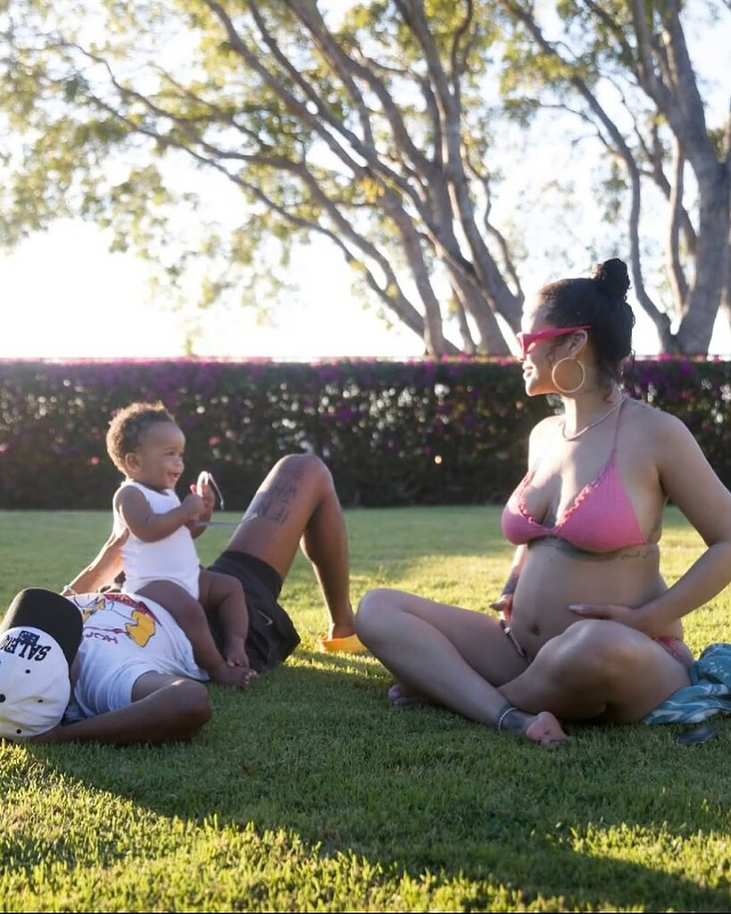 درمالیدی - افشای تصاویر جنجالی بارداری ریحانا | ملکه پاپ با سه بچه و اندام «بدون فیلتر» مدلینگ دوران حاملگی را دگرگون کرد افشای تصاویر جنجالی بارداری ریحانا | ملکه پاپ با سه بچه و اندام «بدون فیلتر» مدلینگ دوران حاملگی را دگرگون کرد